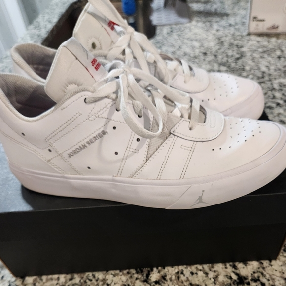 Jordan Series ES - Picture 3 of 6